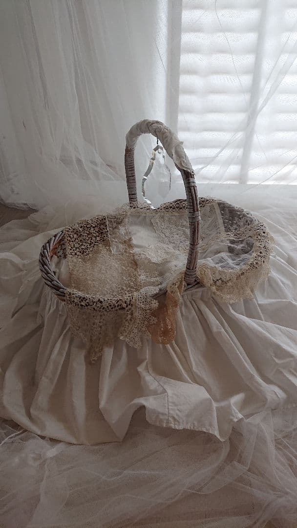 アンティークパニエ アンティークレースのカバー付き