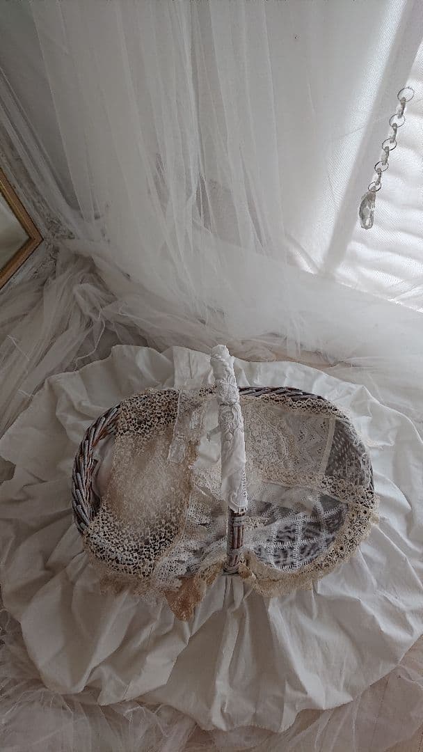 アンティークパニエ アンティークレースのカバー付き